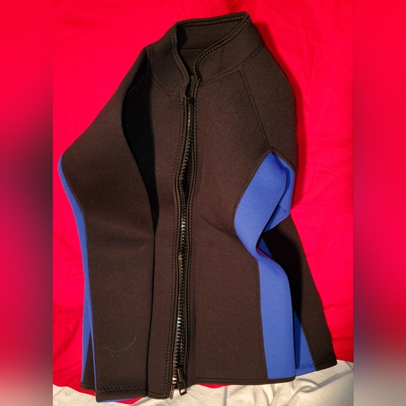 Wetsuit - Picture 3 of 9